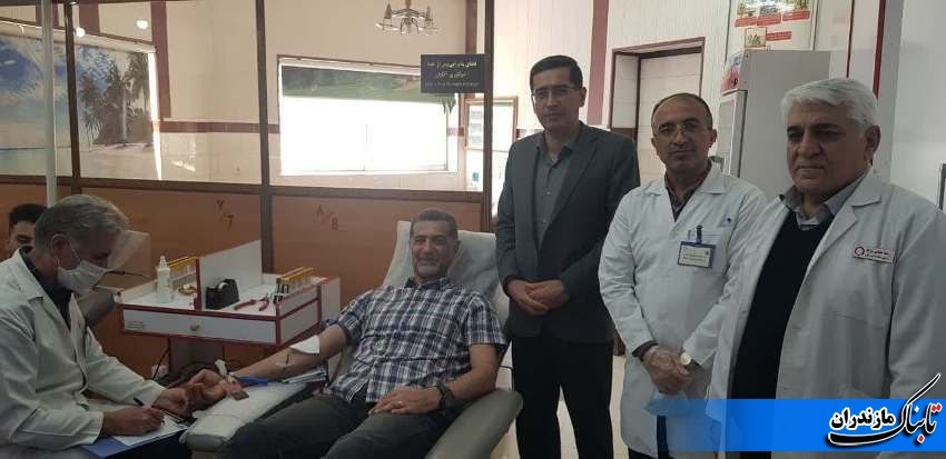 اهدای خون سرمربی تیم ملی والیبال و باشگاه لبنیات هراز آمل