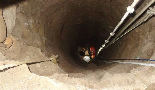 مردی که به خاطر نجات گربه گرفتار چاه 20متری شد! +تصویر