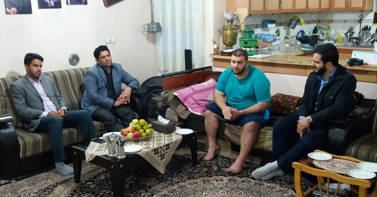 عیادت رئیس سازمان بسیج ورزشکاران مازندران از بهادر مولایی+عکس
