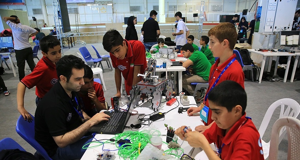 قهرمانی دانشگاه آزاد قزوین در مسابقات ربوکاپ آسیا - اقیانوسیه قهرمانی دانشگاه آزاد قزوین در مسابقات ربوکاپ آسیا - اقیانوسیه