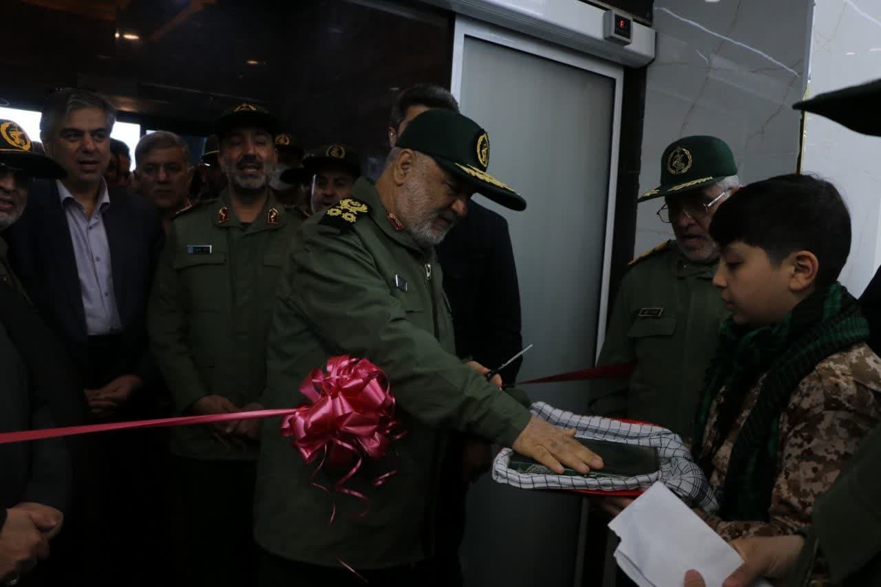 افتتاح بزرگترین استخر چند منظوره غرب کشور با حضور فرمانده کل سپاه