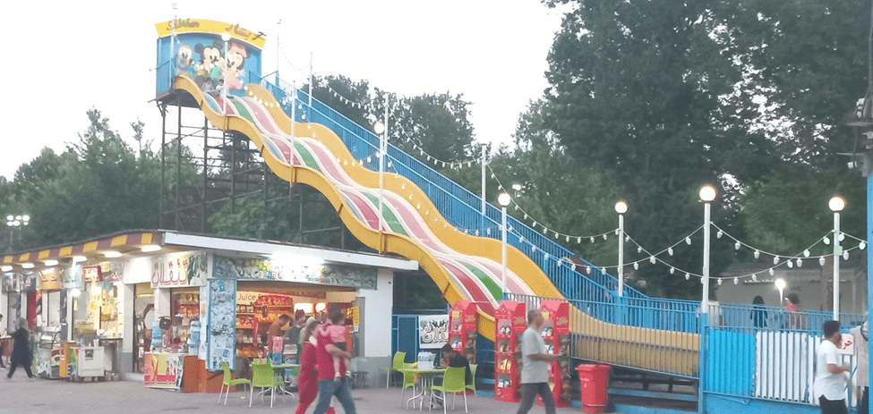 تجربه ۴۰ متر بالاتر از سطح زمین در شهربازی‌های رشت!