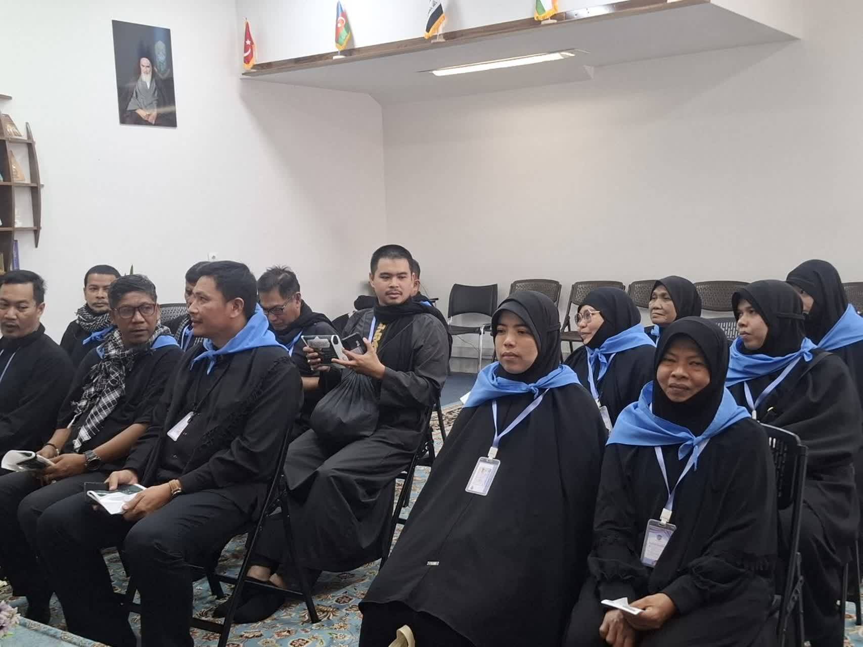 جمعی از شیعیان کشور تایلند به حرم مطهر رضوی مشرف شدند