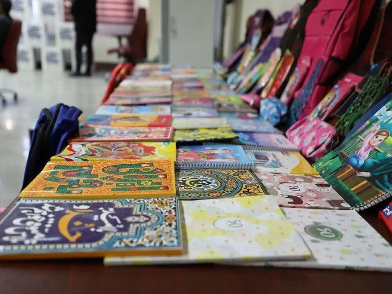 توزیع بستههای ایرانی، اسلامی لوازمالتحریر بین دانشآموزان محروم کرمانشاه