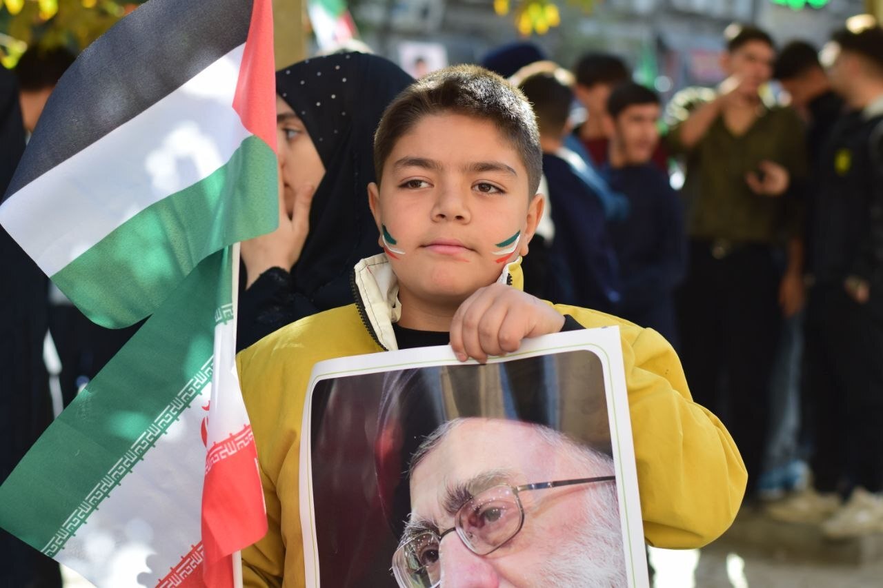 کرمانشاه غرق در شور انقلابی در روز استکبارستیزی + فیلم