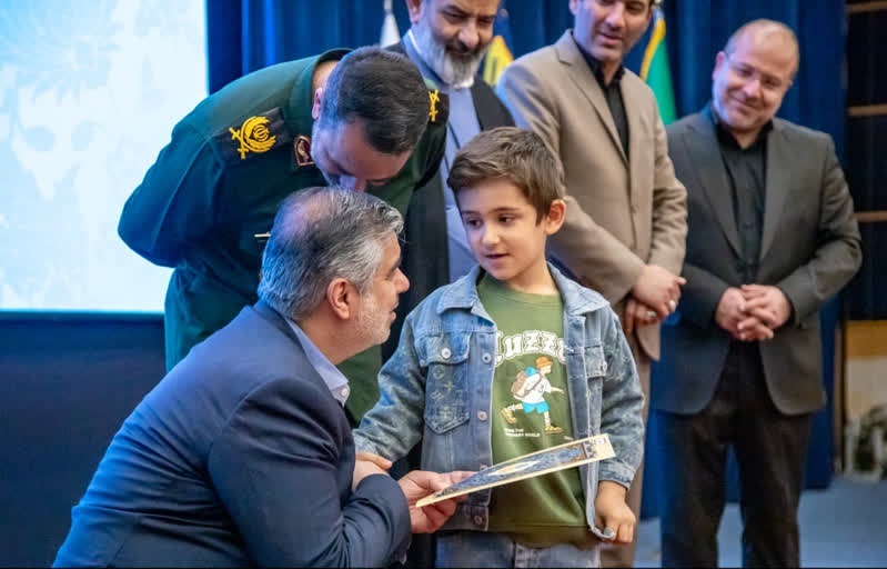 امروزه، دانش و تکنولوژی بخش مهمی از جنگ است امروزه، دانش و تکنولوژی بخش مهمی از جنگ است