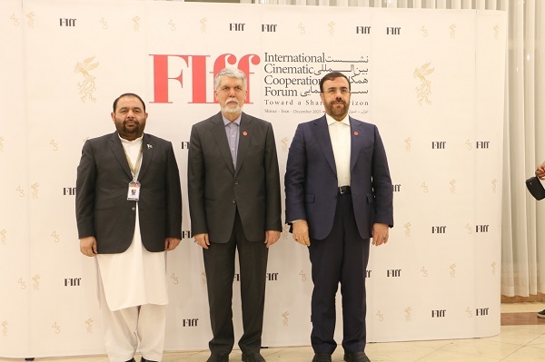 تاکید وزیر فرهنگ بر نقش جشنواره جهانی فیلم فجر در گسترش همکاریهای سینمایی صلحمحور تاکید وزیر فرهنگ بر نقش جشنواره جهانی فیلم فجر در گسترش همکاریهای سینمایی صلحمحور